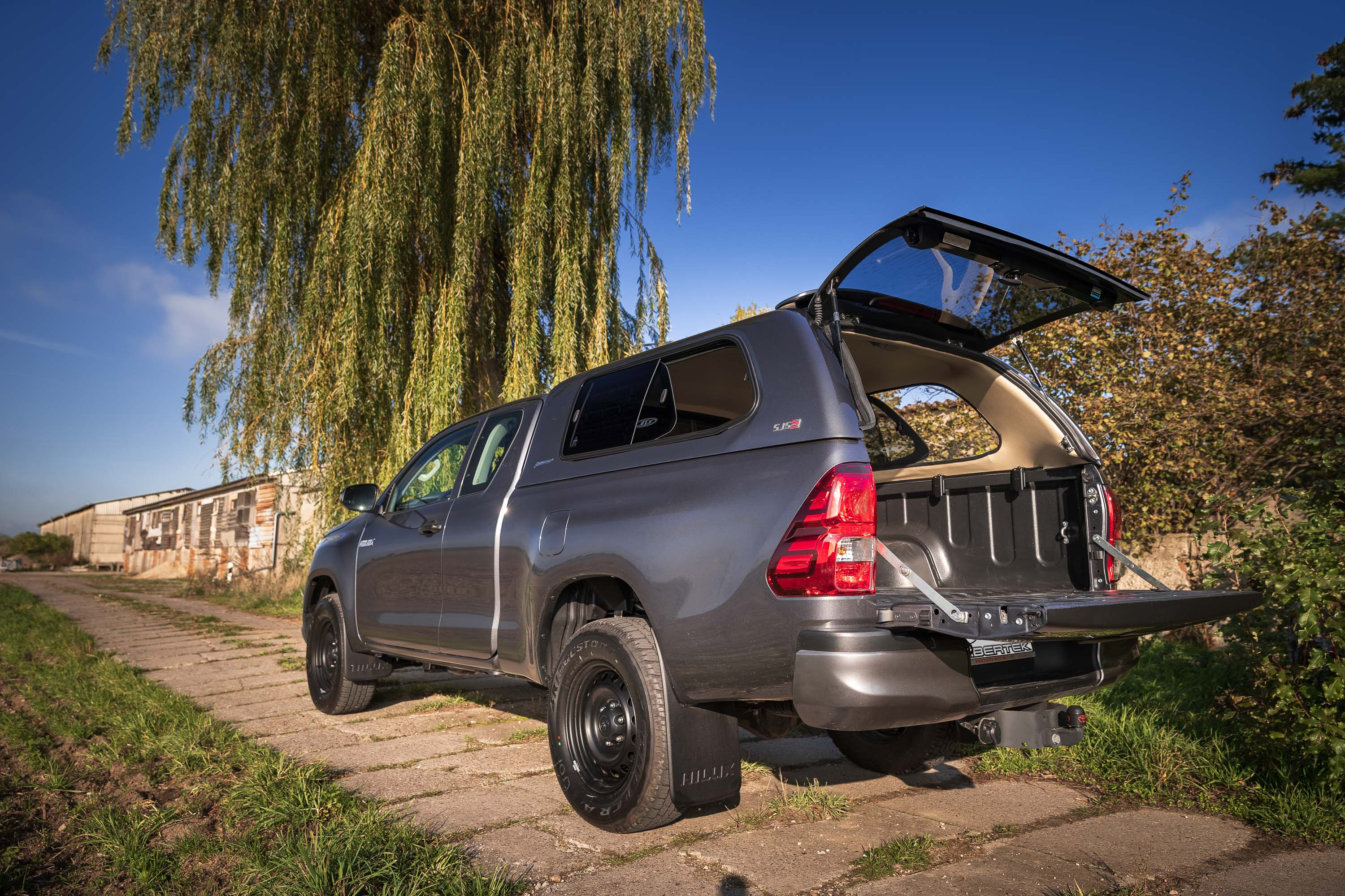 TOYOTA HILUX REVO EXTRA-CAB HARDTOPS VERSION 1 - CUSTOM PICTURES ...